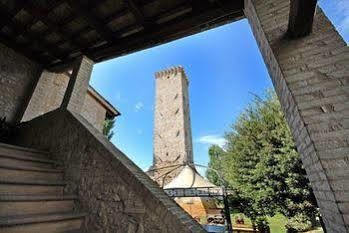 Agriturismo Le Due Torri Torre Quadrano สเปลโล ภายนอก รูปภาพ