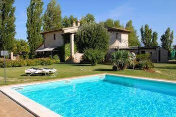 Agriturismo Le Due Torri Torre Quadrano สเปลโล ภายนอก รูปภาพ