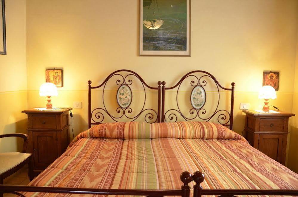 Agriturismo Le Due Torri Torre Quadrano สเปลโล ภายนอก รูปภาพ