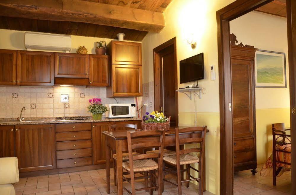 Agriturismo Le Due Torri Torre Quadrano สเปลโล ภายนอก รูปภาพ
