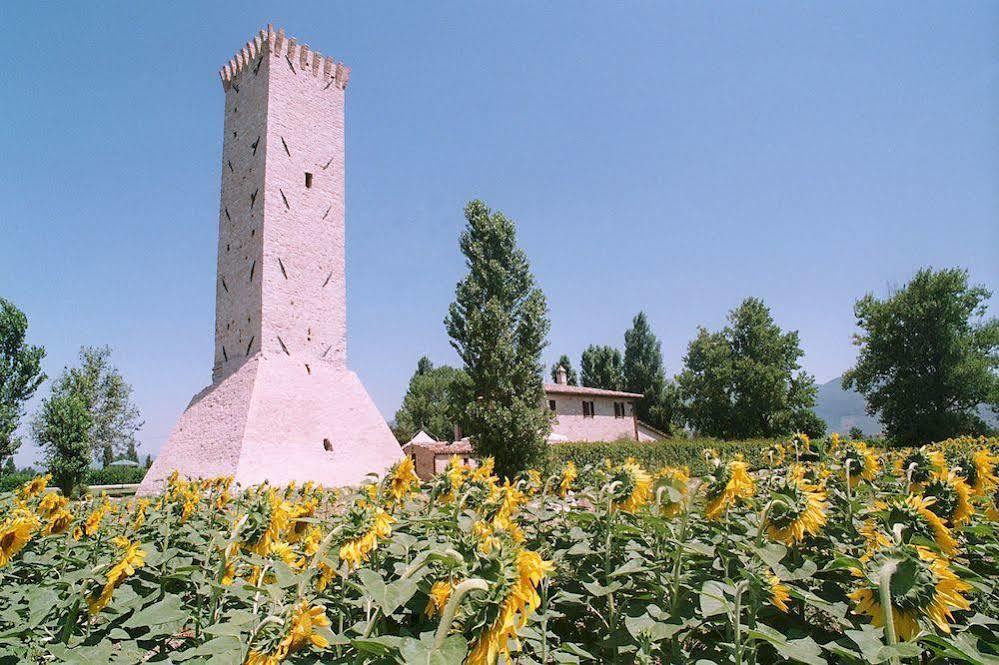 Agriturismo Le Due Torri Torre Quadrano สเปลโล ภายนอก รูปภาพ