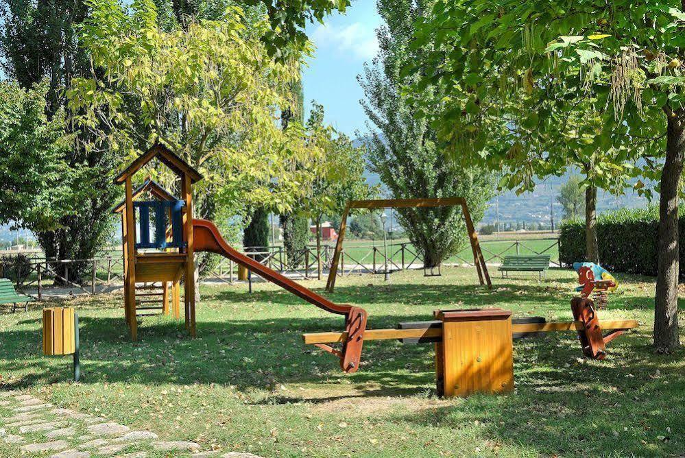 Agriturismo Le Due Torri Torre Quadrano สเปลโล ภายนอก รูปภาพ