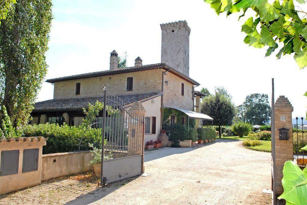 Agriturismo Le Due Torri Torre Quadrano สเปลโล ภายนอก รูปภาพ