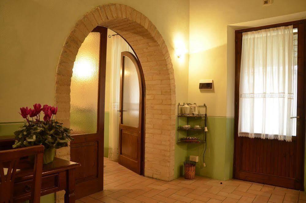 Agriturismo Le Due Torri Torre Quadrano สเปลโล ภายนอก รูปภาพ